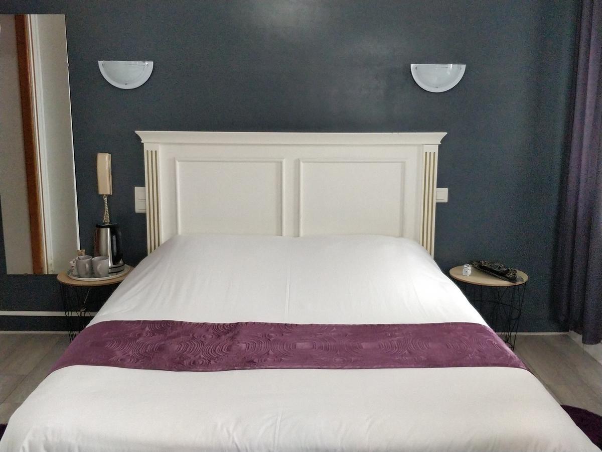 Les Grands Voyageurs Hotel Конкарно Екстериор снимка
